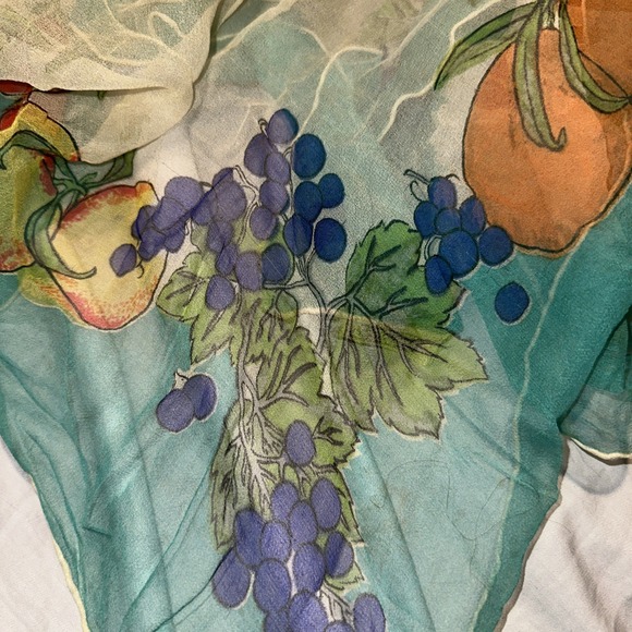 Top Hit Vintage Fashion Baar & Beards Hand Rolled Shortie Scarf Pure Silk Grapes - Picture 9 of 9